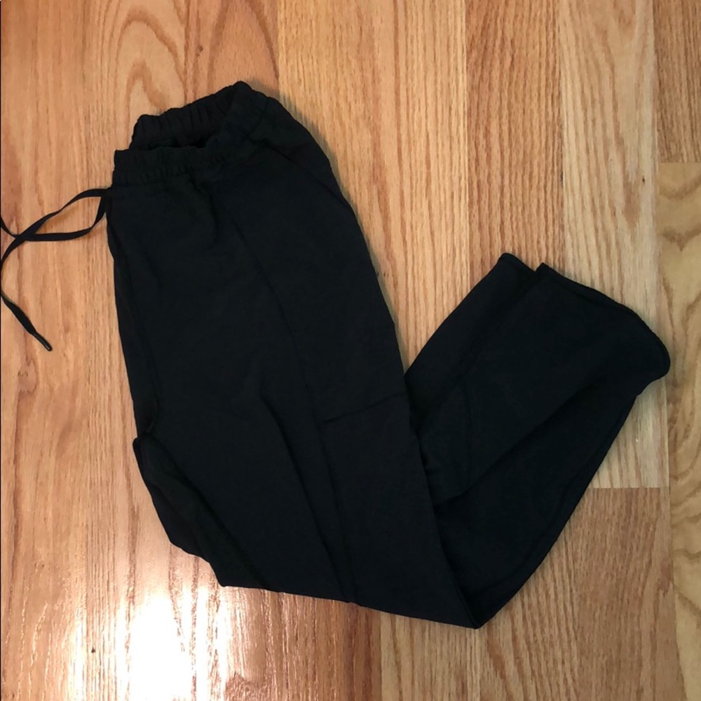 LULULEMON LIGHT JOGGER PANTS!